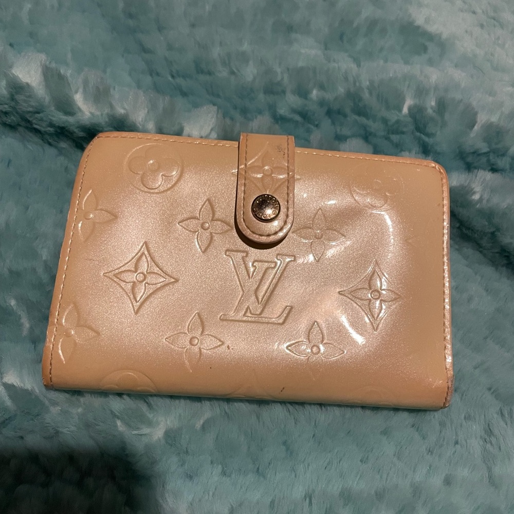 LOUIS VUITTON CREAM FRENCH PURSE STYLISH WALLET.. great addition to any bag